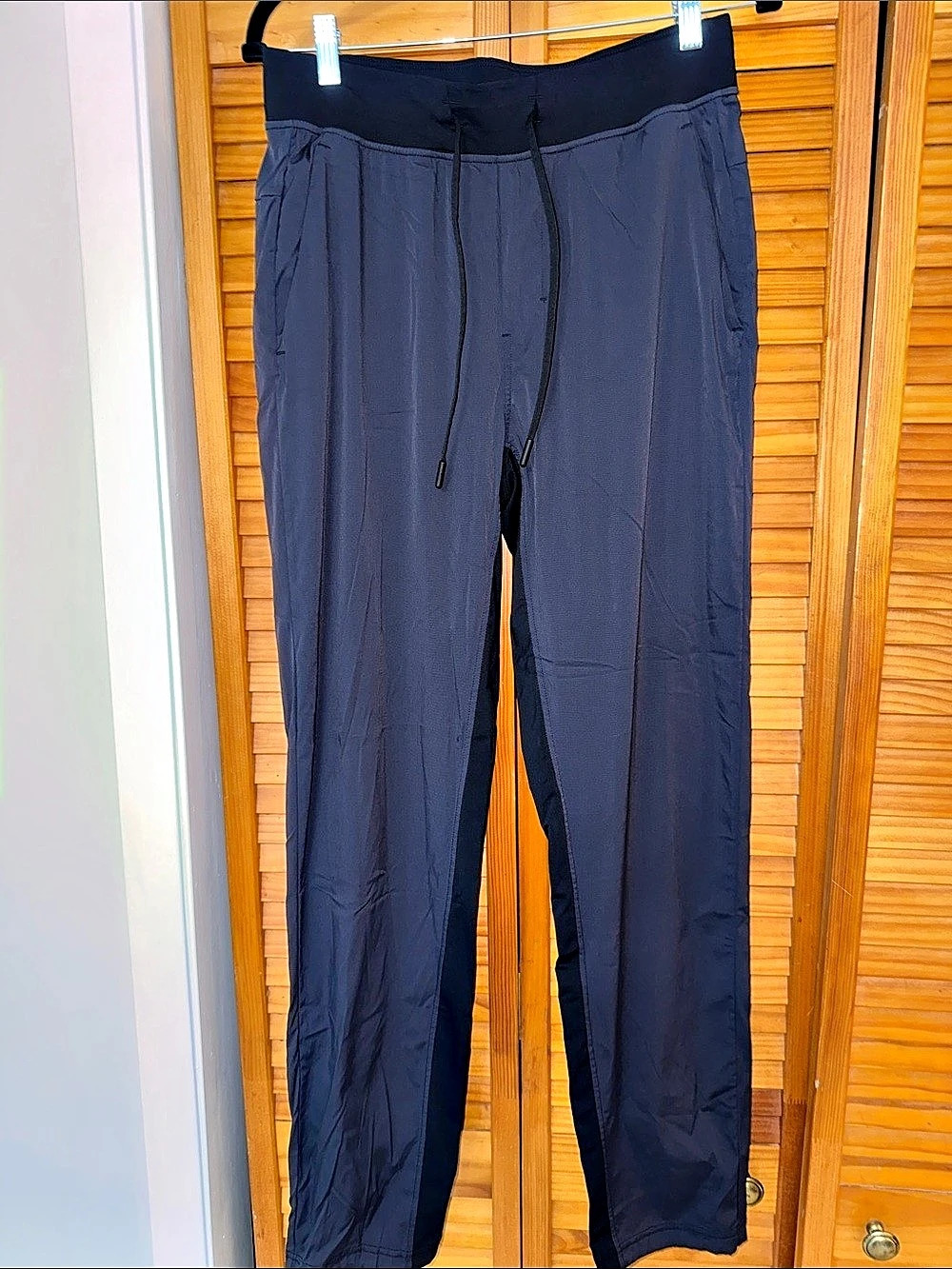 Lululemon Men's Jogger Pants in Black Size Medium